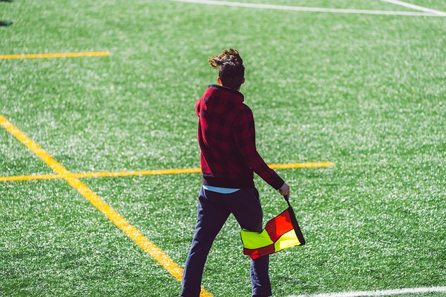 浓眉哥发挥关键，小牛队险胜公牛队.